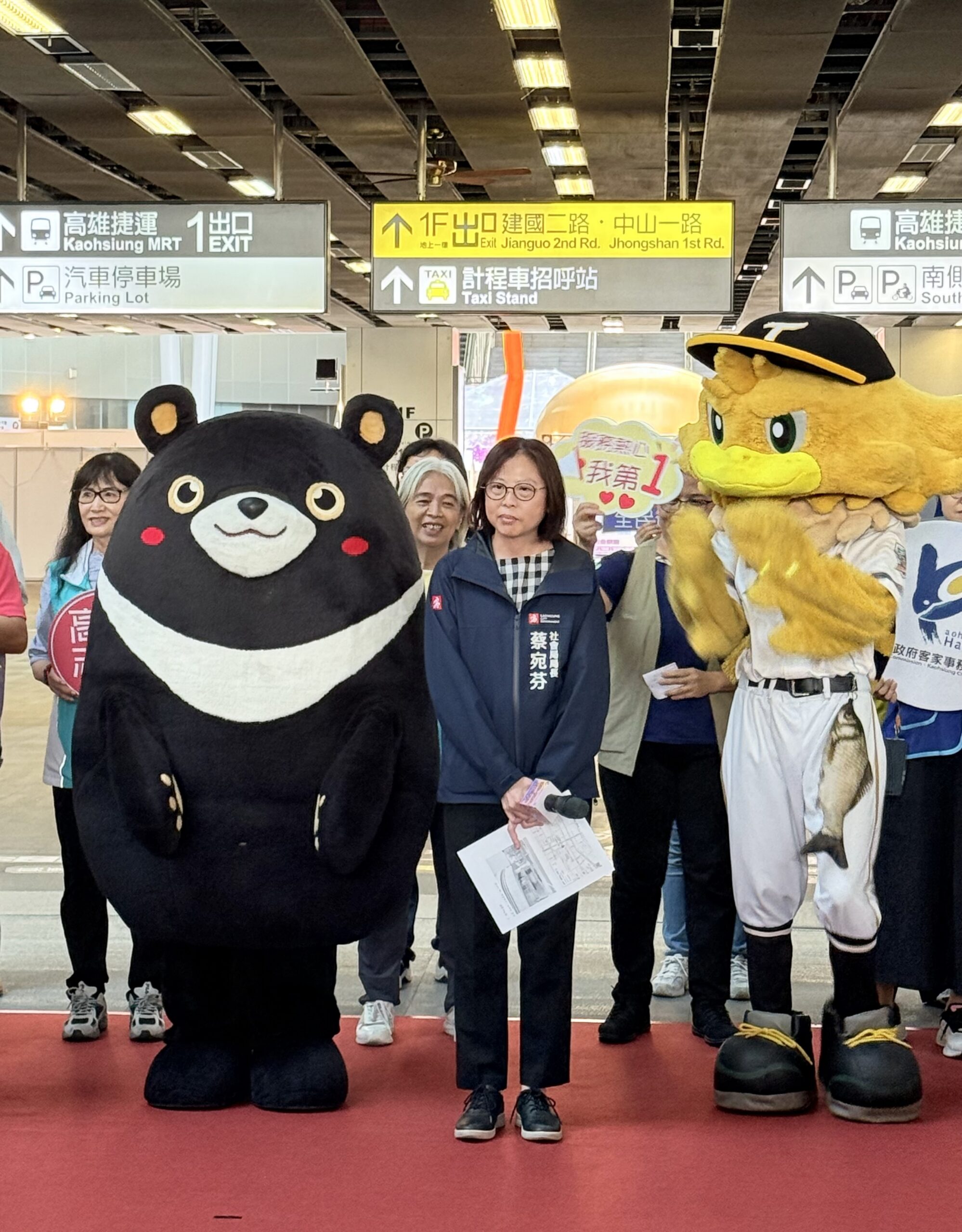114年「閃出志願服務行動力」 高雄熊、雞柳條及啦啦隊現身高雄火車站邀您逗陣做志工 | 索引新聞 INDEX News