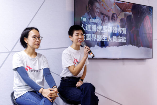 台灣麻醉科醫師林昇誼(左)分享前線救援經驗,指出蘇丹目前為全球最嚴峻的人道危機之一,醫療資源極度匱乏,前線人員只能在有限條件下全力救治。(圖/無國界醫生提供)