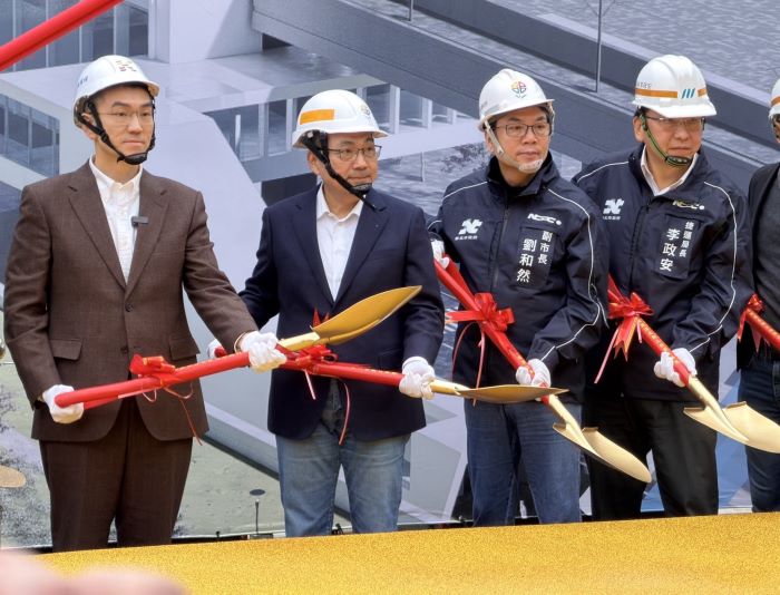 《圖說》基隆捷運先期工程今開工,右一新北捷運局長李政安。〈捷運局提供〉