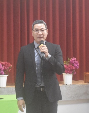 澎湖郵局局長蔡南德致詞說明未來郵件計畫理念。(圖／澎湖郵局提供)