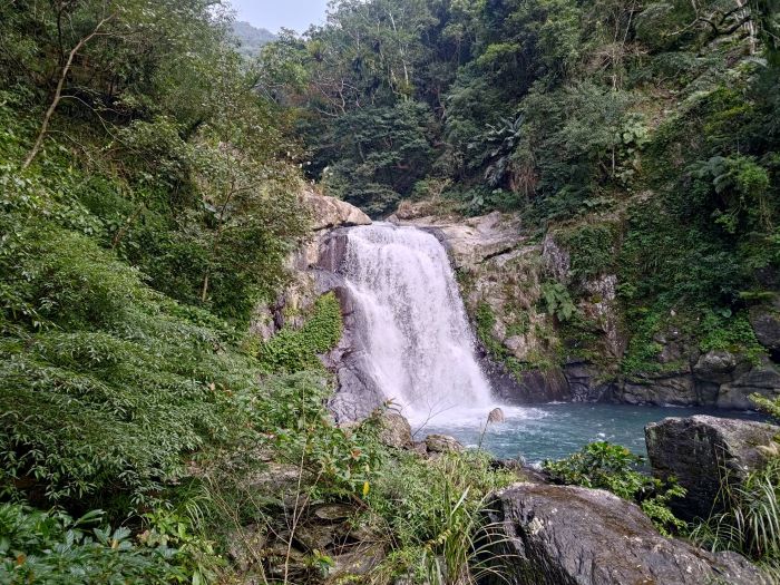 《圖說》內洞國家森林遊樂區瀑布，炎炎夏日，不妨從悶熱的都市出走，到內洞國家森林遊樂區享受一個清涼的午後森林浴。〈觀旅局提供〉