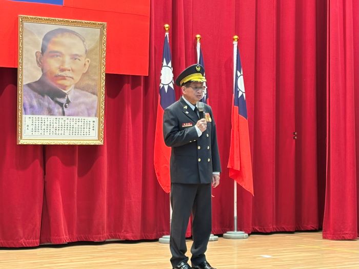《圖說》消防局長陳崇岳表示，透過人事調整與歷練交流，不僅有助於個人專業成長，也能有效提升整體救災救護能量，確保市民生命財產安全。〈消防局提供〉