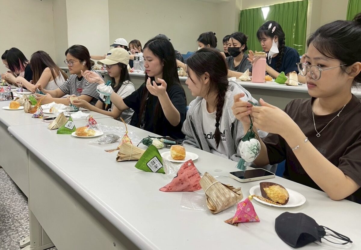 端午節叫殺蟲節?移民署桃園站帶新住民做越南甜湯圓過節 S 42483769 0