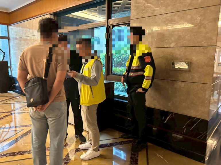 《圖說》新北市觀旅局與社區管委會合作,於接獲疑似日租案件時,即赴現場查察,同時進行相關法令宣導。〈觀旅局提供〉