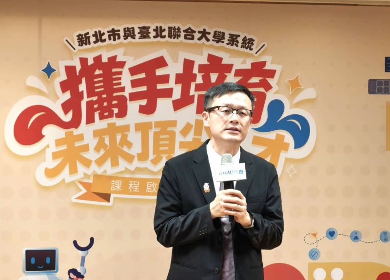 《圖說》教育局長張明文表示，教育局近年持續推動高中與大學合作，希望學生在高中階段就有機會接觸大學專業課程及產業發展趨勢，及早探索興趣、建立學習歷程。〈記者葉柏成攝〉